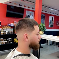 E's Barbershop - Mid fade