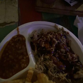 Beachcomber BBQ & Grill - Pulled Pork Bbq Baked Beans French Fries - Barbeque Near Me - St. Simons Island, Georgia