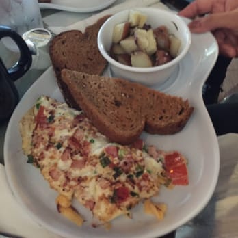 Two Chicks Cafe - Farmhouse omelet - Breakfast & Brunch Near Me - New Orleans, Louisiana