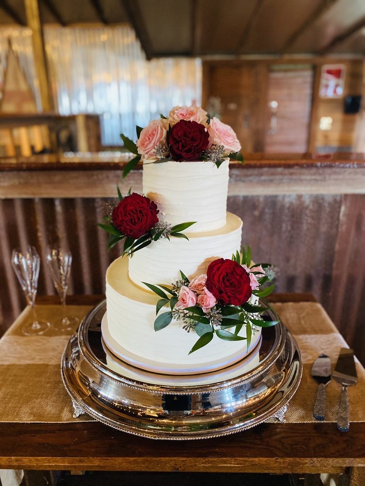 SUSIE’S BAKERY Updated September 2024 102 Photos 124 E Post