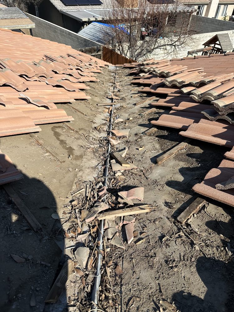 Slide of Diamond Ridge Roofing