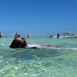 Key Largo Boat Charters - Sandbar trip with Key Largo Boat Charters. Sandbar tours are for relaxing and enjoying the clear blue waters.