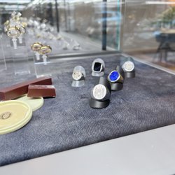 Trauringwelt - Setzen Sie ein Statement mit Ihrem individuellem Siegelring aus Düsseldorf.