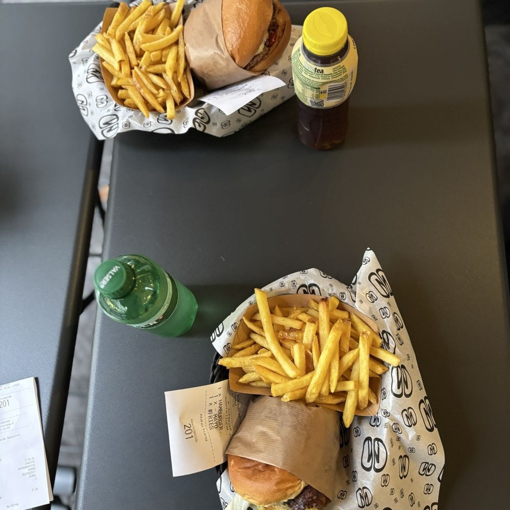 Burgermeister - Top: cheeseburger, fries and drink Bottom: hamburger, fries and drink - Burgers Near Me - Zürich, ZH Burgermeister - Top: cheeseburger, fries and drink Bottom: hamburger, fries and drink - Burgers Near Me - Zürich, ZH