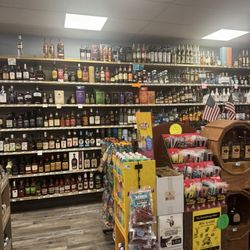Yosemite Liquors - Inside.....