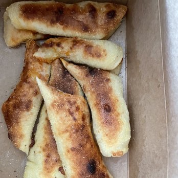 Crushed Red - Great bread stix - Pizza Near Me - Chesterfield, Missouri