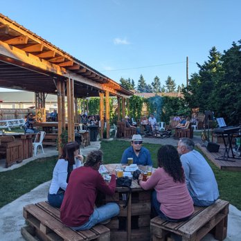 The Thirsty Badger - Incredible outdoor space - Bars Near Me - Lynden, Washington