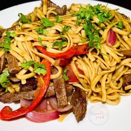 Tallarin Saltado de Carne. It's sautéed with beef, onions, tomatoes and noodles. Tallarin Saltado de Carne. It's sautéed with beef, onions, tomatoes and noodles.