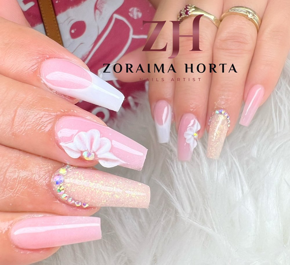 Nails by zori Logo