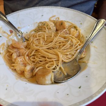 4 Seasons Mediterranean Restaurant - Scallops & shrimp with lobster sauce over spaghetti. - Wine Bars Near Me - Wharton, New Jersey