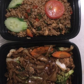 Thai Chef - Spicy basil fried rice and pad see-ew ($15'ish) - Thai Near Me - Burnaby, British Columbia