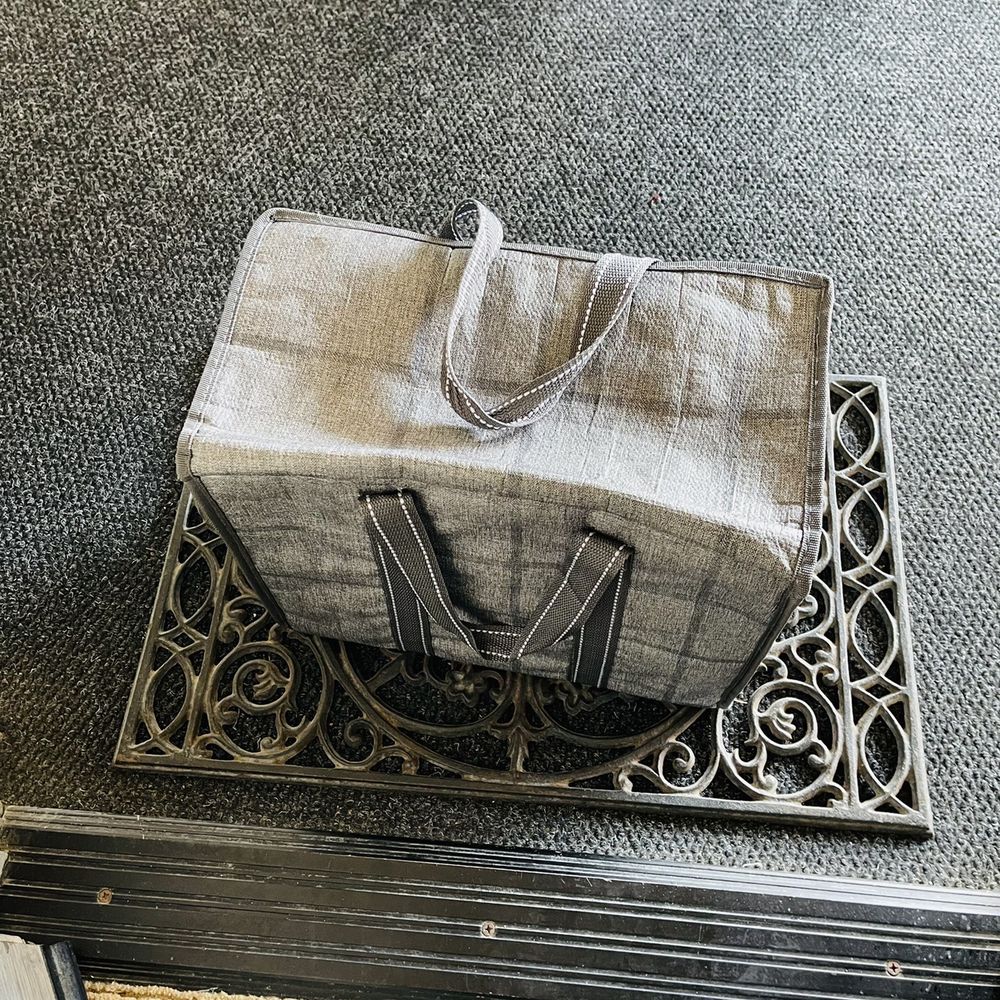 Coachman's Inn - Complimentary breakfast dropped off in an insulated bag in front of room - Hotels Near Me - Carmel, California Coachman's Inn - Complimentary breakfast dropped off in an insulated bag in front of room - Hotels Near Me - Carmel, California