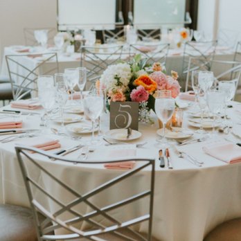 Pollen Floral Design - Amazing, simplistic centerpiece - Floral Designers Near Me Pollen Floral Design - Amazing, simplistic centerpiece - Floral Designers Near Me