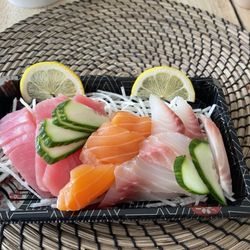 kaizen Japanese Cuisine - Sashimi to go: tuna, salmon and red snapper