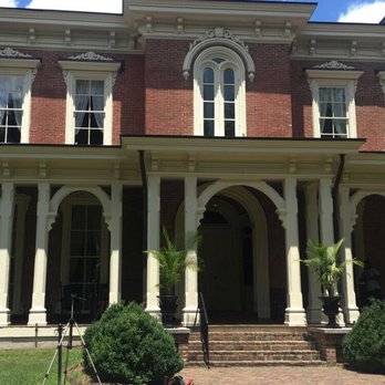 Oaklands Mansion - The outside of the mansion - Museums Near Me - Murfreesboro, Tennessee