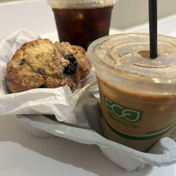 Lavazza Espression - Iced latte, cold brew, blueberry scone - Coffee & Tea Near Me - Chicago, Illinois