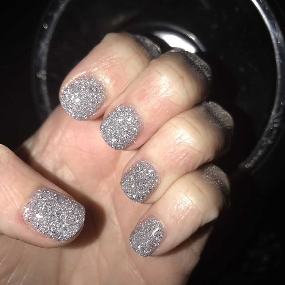Dip nails