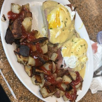 Kitchen Table Cafe - Ham Benedict - Breakfast & Brunch Near Me - Vancouver, Washington Kitchen Table Cafe - Ham Benedict - Breakfast & Brunch Near Me - Vancouver, Washington