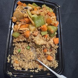 C19. Chicken with Peanuts Combo Plate C19. Chicken with Peanuts Combo Plate