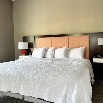 Hampton Inn & Suites Logan - Bedroom - Hotels Near Me - Logan, Utah Hampton Inn & Suites Logan - Bedroom - Hotels Near Me - Logan, Utah