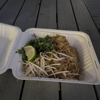 The Elephant Shack - Pad thai chicken (no peanuts)- 16$ - Thai Near Me - Honolulu, Hawaii The Elephant Shack - Pad thai chicken (no peanuts)- 16$ - Thai Near Me - Honolulu, Hawaii