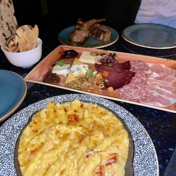 Room Nine01 - Let batee Mac and cheese with charcuterie board - Bars Near Me - Fort Lauderdale, Florida Room Nine01 - Let batee Mac and cheese with charcuterie board - Bars Near Me - Fort Lauderdale, Florida