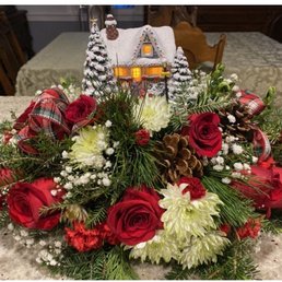 "Coming Home" arrangement with light up Thomas Kincaid cottage. Absolutely beautiful! "Coming Home" arrangement with light up Thomas Kincaid cottage. Absolutely beautiful!