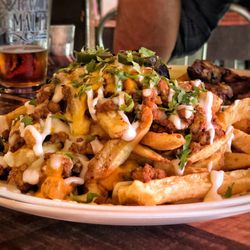 Tap Room Corazón de Malta - Chili fries - big enough to share for sure!