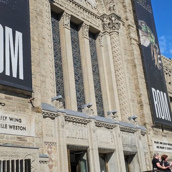 Royal Ontario Museum - Outside (side entrance) - Museums Near Me - Toronto, Ontario Royal Ontario Museum - Outside (side entrance) - Museums Near Me - Toronto, Ontario