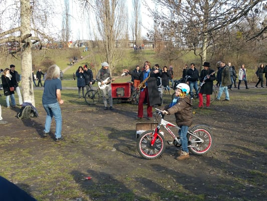 Mauerpark Flohmarkt by null