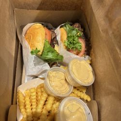Shake Shack Mall of America - To Go Packaging