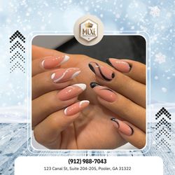 Quiet luxury on your fingertips. This simple design adds a touch of frosty class to every winter outfit. Message to book!
