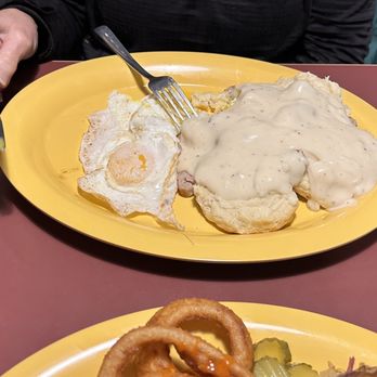 The Table On Main - Biscuits and gravy - Cafes Near Me - River Falls, Wisconsin The Table On Main - Biscuits and gravy - Cafes Near Me - River Falls, Wisconsin