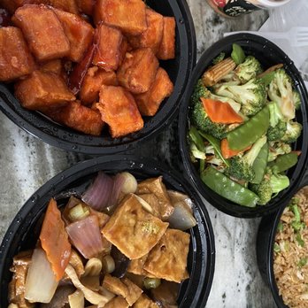 DJ Kitchen - General Tso's tofu, braised tofu, and Broccoli Stir-Fried - Szechuan Near Me - Philadelphia, Pennsylvania DJ Kitchen - General Tso's tofu, braised tofu, and Broccoli Stir-Fried - Szechuan Near Me - Philadelphia, Pennsylvania