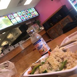 Great Wall 2 - C8. Moo Goo Gai Pan Combo Plate   Clean restaurant