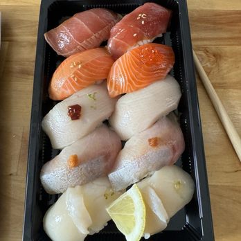 Currents - 10 Piece Nigiri Bento - Sushi Bars Near Me - Honolulu, Hawaii