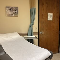 Med Stop Urgent Care - Lots of cool art and clean patient rooms!
