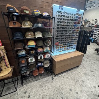 No Boundaries - Men's Clothing Near Me - Milwaukee, Wisconsin