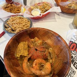 Captain's choice that includes a lobster tail. Appetizers and sides: garlic noodles, fried calamari and garlic fries Captain's choice that includes a lobster tail. Appetizers and sides: garlic noodles, fried calamari and garlic fries