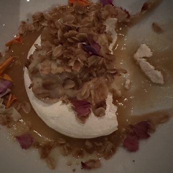 Richmond Station - Apple Pavlova - Canadian (New) Near Me - Toronto, Ontario
