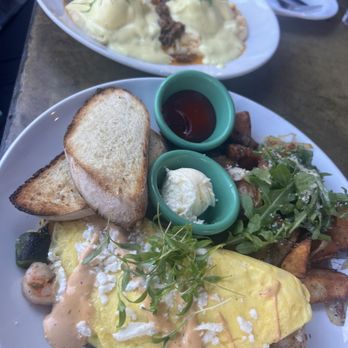 Farmer's Table - Chille Chile Relleno Omelette and Short Rib Benedict - New American Near Me - La Mesa, California Farmer's Table - Chille Chile Relleno Omelette and Short Rib Benedict - New American Near Me - La Mesa, California