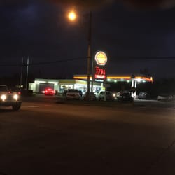 Shell - 1/9/16 Saturday, 6-ish pm My sad neighborhood convenience store getting worked by record Powerball $900 million drawing tonight!