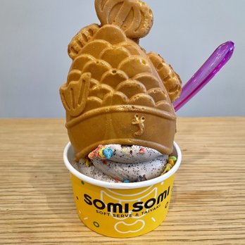 Somisomi - Upside Down Ahboong with Cookies and Cream soft served, no filling, and fruity pebbles/oreo crumbs - Ice Cream & Frozen Yogurt Near Me - Pleasanton, California
