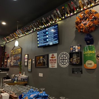 Delta Brews - Atmosphere - Bars Near Me - Tracy, California