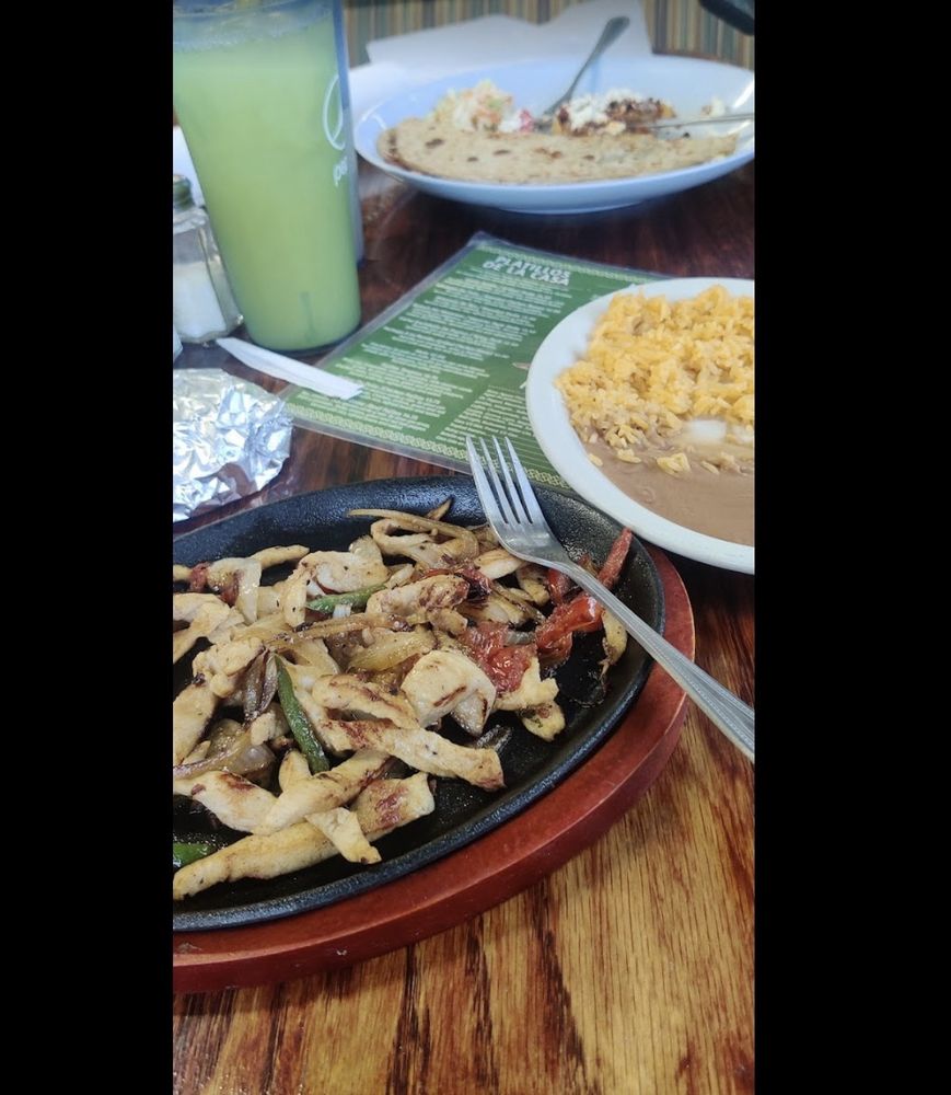 Pupuseria Y Taqueria