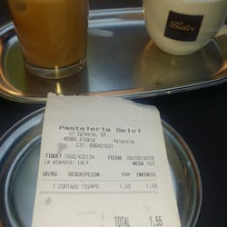 Pasteleria Selvi - Indignante el cafe mas caro que he tomado! 1,55€ un cortado con hielo y quemado