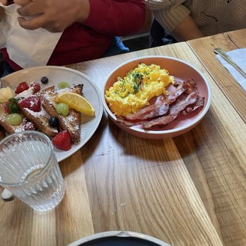 Sunny Side Breakfast - French toast - Breakfast & Brunch Near Me - Sacramento, California Sunny Side Breakfast - French toast - Breakfast & Brunch Near Me - Sacramento, California