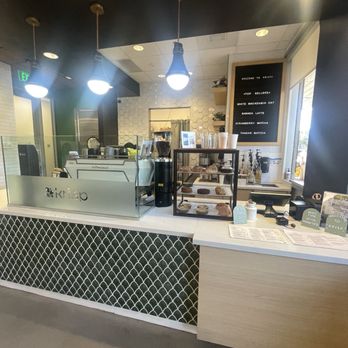 KRISP Fresh Living - Front counter - Coffee & Tea Near Me - Irvine, California KRISP Fresh Living - Front counter - Coffee & Tea Near Me - Irvine, California