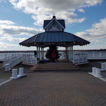 Solomons Island - Trimming the 2019 Christmas tree. - Landmarks & Historical Buildings Near Me Solomons Island - Trimming the 2019 Christmas tree. - Landmarks & Historical Buildings Near Me