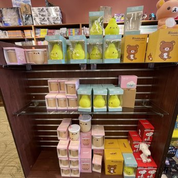 Books Kinokuniya - Lamps - Bookstores Near Me - Katy, Texas